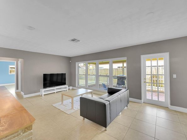 2750 SE 3rd Street, Pompano Beach FL 33062