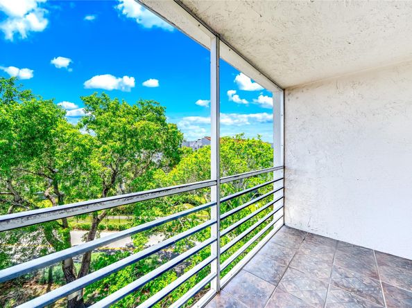 2860 Somerset Dr 404K, Lauderdale Lakes FL 33311