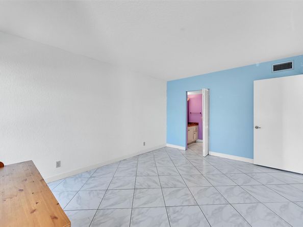 860 SE 6th Ave 304, Deerfield Beach FL 33441