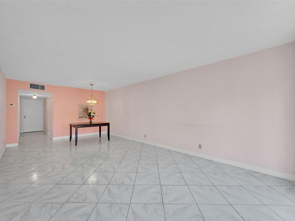 860 SE 6th Ave 304, Deerfield Beach FL 33441