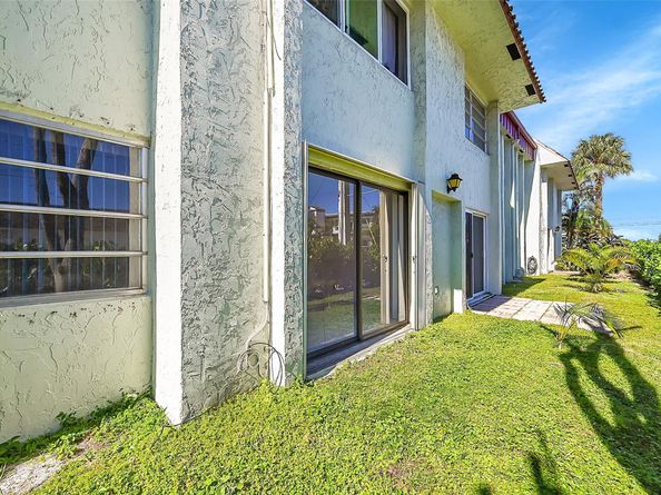 860 SE 6th Ave 304, Deerfield Beach FL 33441