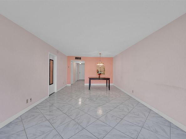 860 SE 6th Ave 304, Deerfield Beach FL 33441