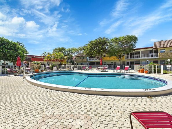 860 SE 6th Ave 304, Deerfield Beach FL 33441