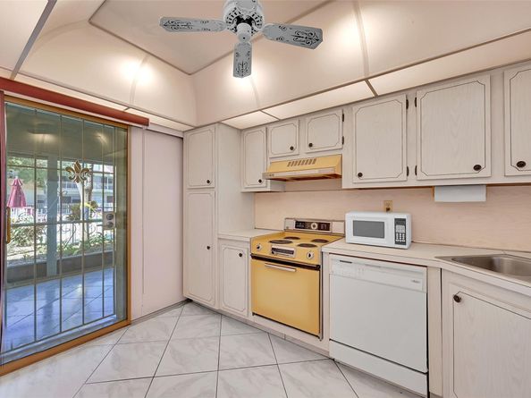 860 SE 6th Ave 304, Deerfield Beach FL 33441