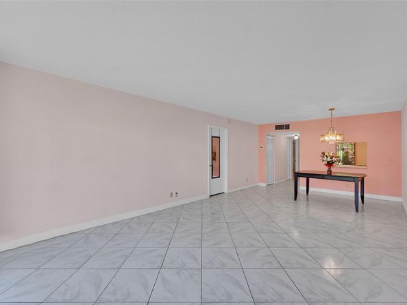 860 SE 6th Ave 304, Deerfield Beach FL 33441