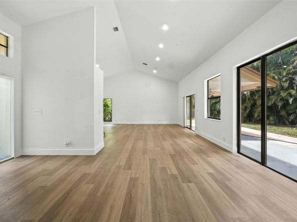 5172 NW 53rd Ave, Coconut Creek FL 33073