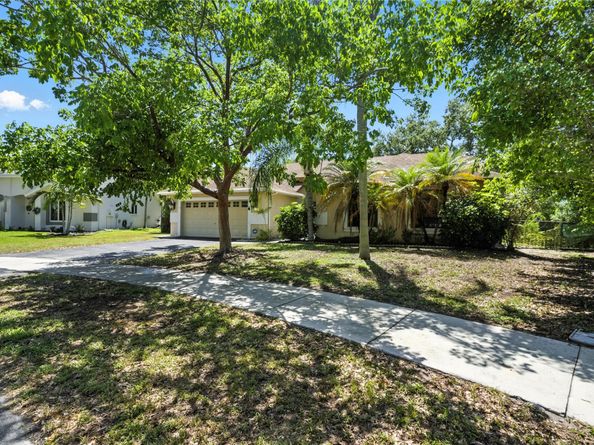 5172 NW 53rd Ave, Coconut Creek FL 33073