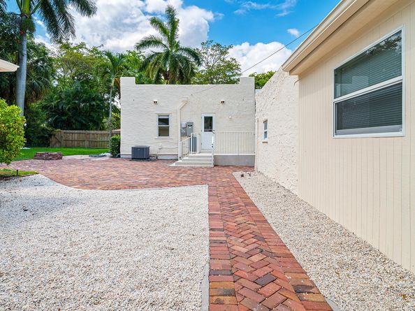 813 Avon Road, West Palm Beach FL 33401