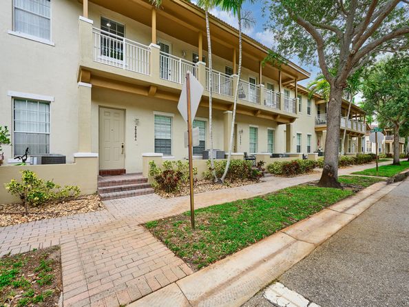 2401 NW 7th Street, Boynton Beach FL 33426