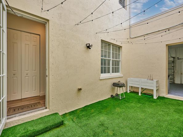 2401 NW 7th Street, Boynton Beach FL 33426