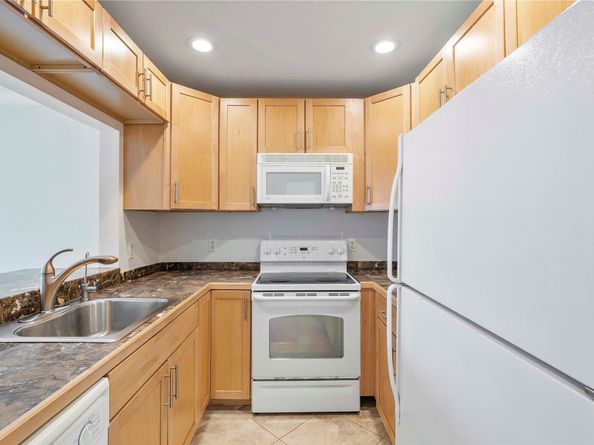2201 SE 9th St 206, Pompano Beach FL 33062