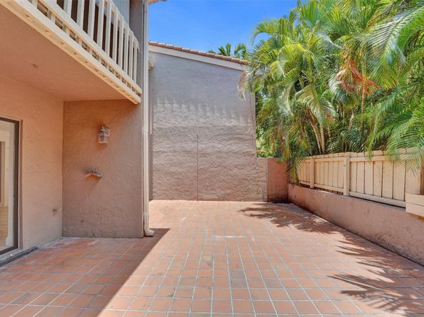 103 Heatherbrook Way 143, Hollywood FL 33021