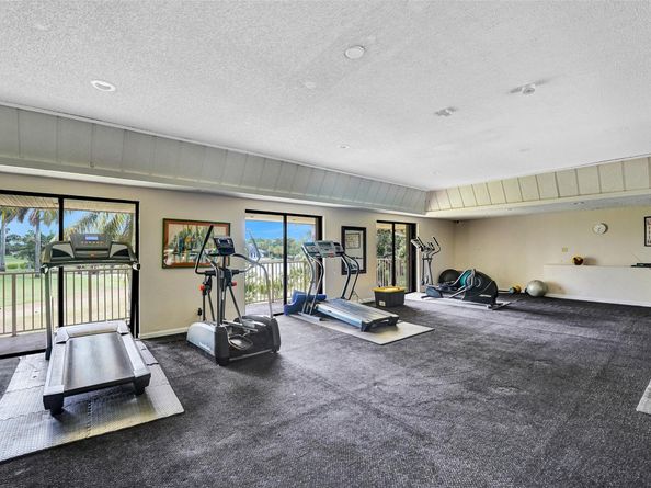 103 Heatherbrook Way 143, Hollywood FL 33021
