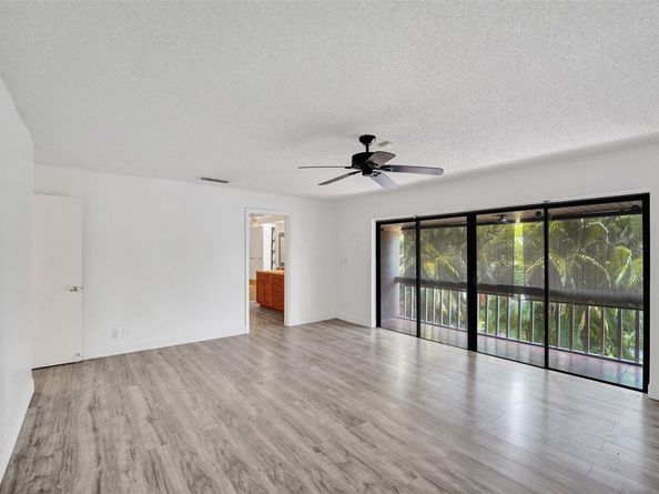 103 Heatherbrook Way 143, Hollywood FL 33021