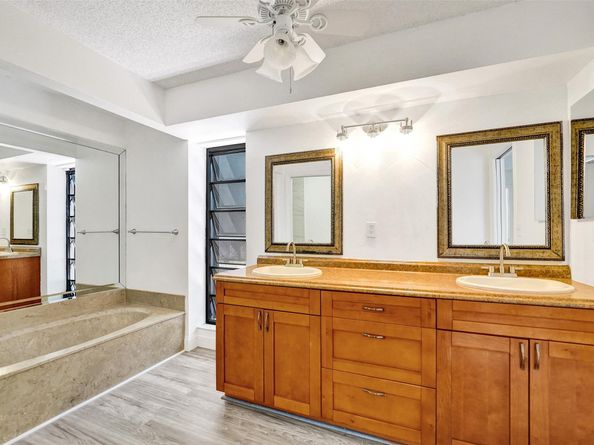 103 Heatherbrook Way 143, Hollywood FL 33021
