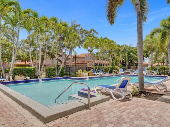 103 Heatherbrook Way 143, Hollywood FL 33021
