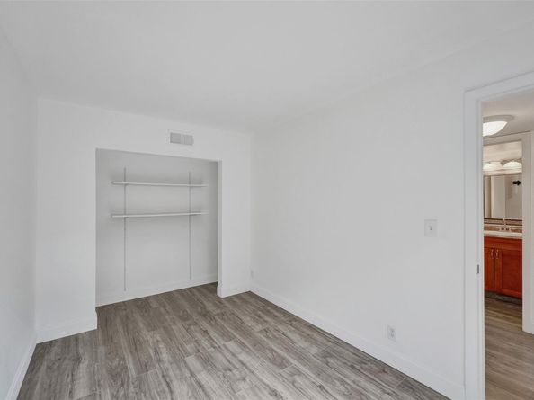 103 Heatherbrook Way 143, Hollywood FL 33021