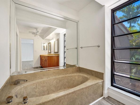 103 Heatherbrook Way 143, Hollywood FL 33021