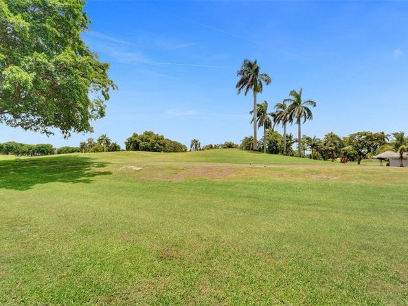 103 Heatherbrook Way 143, Hollywood FL 33021