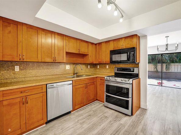 103 Heatherbrook Way 143, Hollywood FL 33021