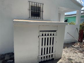 1735 NW 69th St, Miami FL 33147