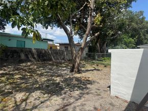 1735 NW 69th St, Miami FL 33147