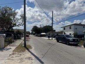 1735 NW 69th St, Miami FL 33147