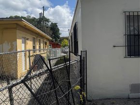 1735 NW 69th St, Miami FL 33147
