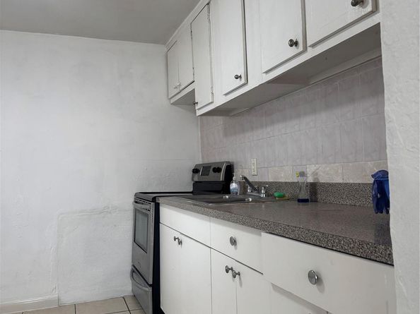 1735 NW 69th St, Miami FL 33147