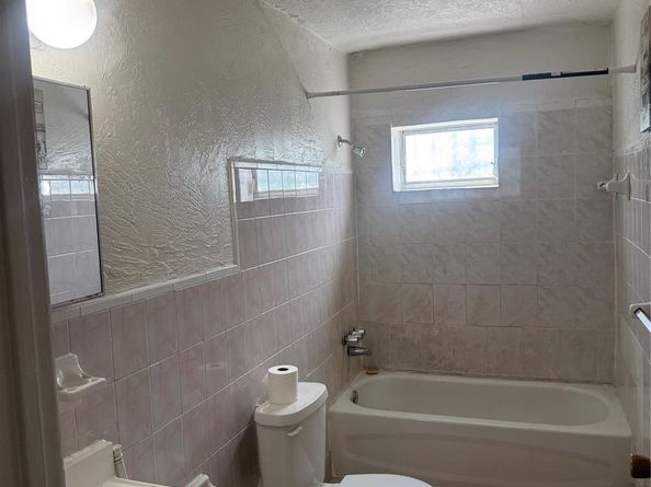 1735 NW 69th St, Miami FL 33147