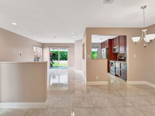 5043 Pointe Emerald Ln, Boca Raton FL 33486