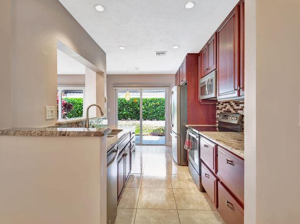 5043 Pointe Emerald Ln, Boca Raton FL 33486