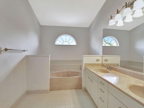 5043 Pointe Emerald Ln, Boca Raton FL 33486