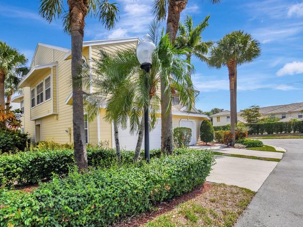 5043 Pointe Emerald Ln, Boca Raton FL 33486