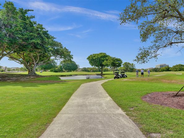 700 E Coco Plum Cr 8, Plantation FL 33324