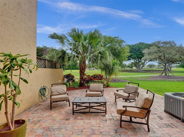 700 E Coco Plum Cr 8, Plantation FL 33324