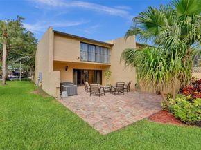 700 E Coco Plum Cr 8, Plantation FL 33324