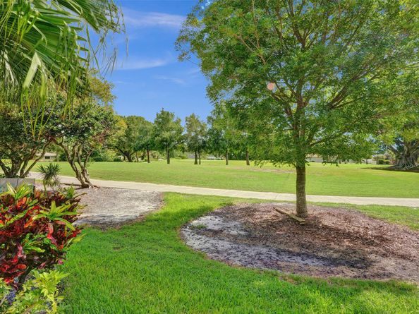 700 E Coco Plum Cr 8, Plantation FL 33324