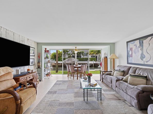 3127 Spanish Trail 14, Delray Beach FL 33483