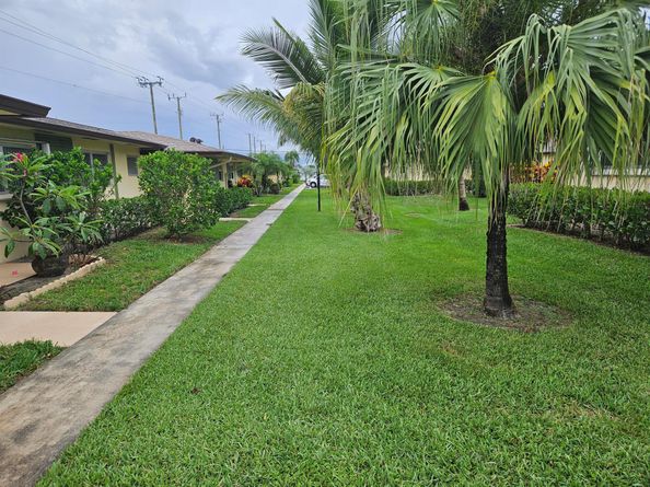 2941 Crrosley Drive W E, West Palm Beach FL 33415