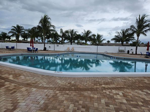 2941 Crrosley Drive W E, West Palm Beach FL 33415