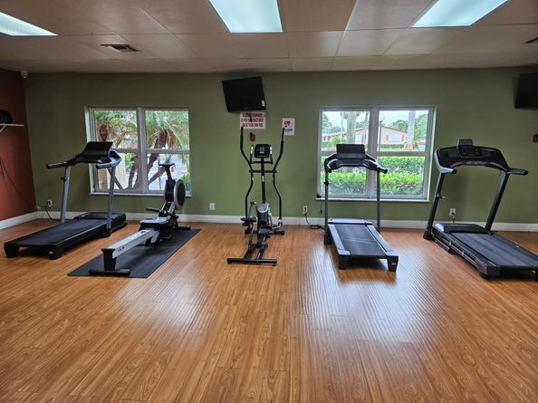 2941 Crrosley Drive W E, West Palm Beach FL 33415