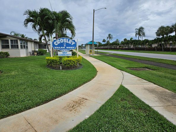 2941 Crrosley Drive W E, West Palm Beach FL 33415
