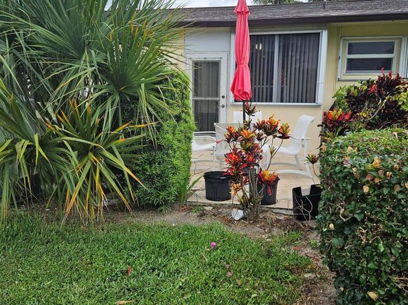 2941 Crrosley Drive W E, West Palm Beach FL 33415