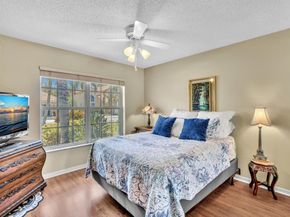 8895 Lake Park Cir, Davie FL 33328