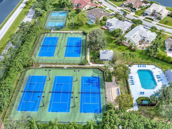 8895 Lake Park Cir, Davie FL 33328