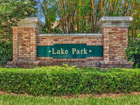 8895 Lake Park Cir, Davie FL 33328