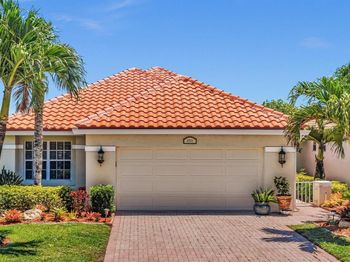 8895 Lake Park Cir