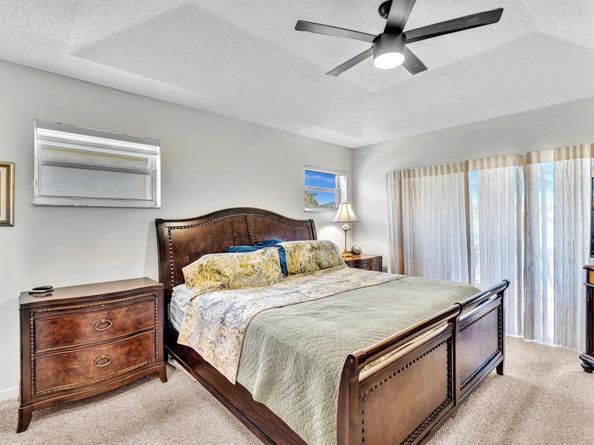 8895 Lake Park Cir, Davie FL 33328