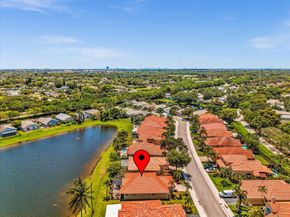 8895 Lake Park Cir, Davie FL 33328